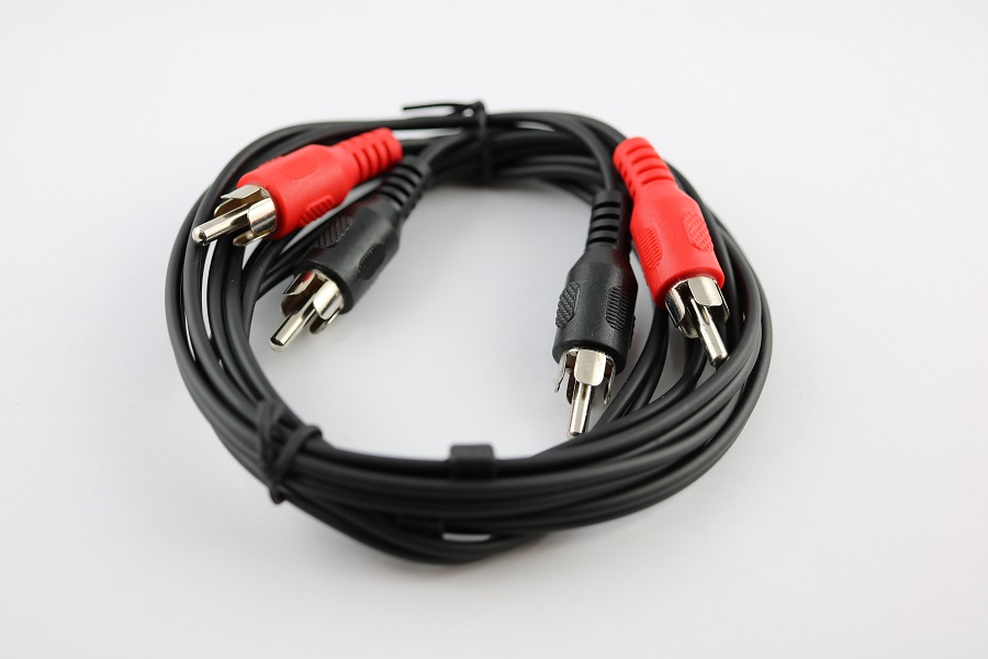 RCA audio cable (RCA plug on both sides)