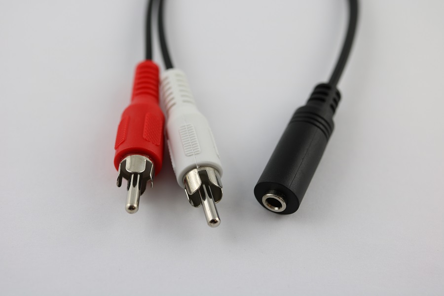 Audio-Adapter (Klinkenbuchse 3,5 mm Stereo - 2 x Cinch-Stecker, 0,1 m)